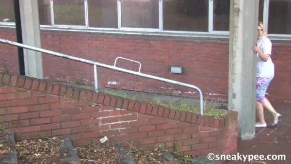 p1841 pissing in public, HD