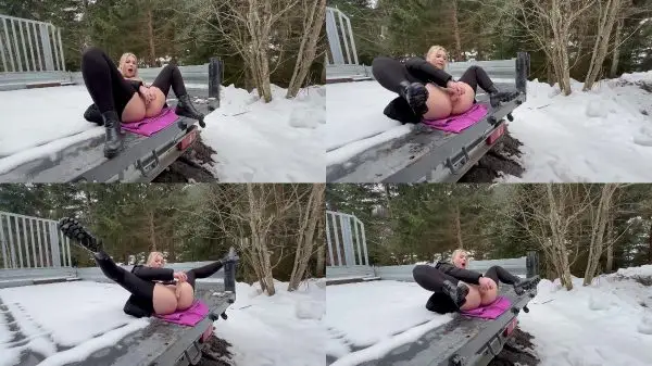 LaraBlond – Solo Squirting im Schnee