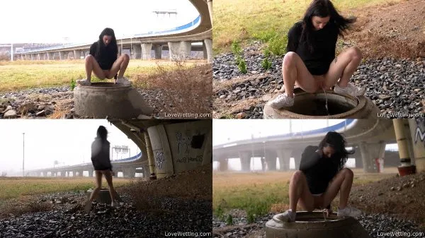 Elizabeth – Pissing scene 2