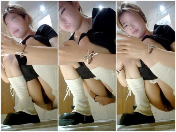 パノラマ正面ビュー：白いストッキングの毛深い美女 (5V) Public Restroom