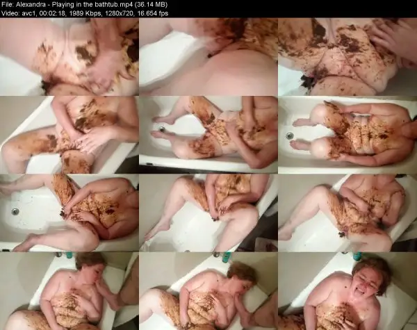 Alexandra – Playing in the bathtub