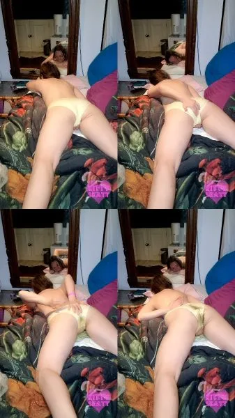 Kitty Skatt – Horny pantypoop in bed