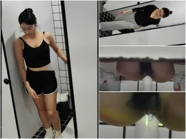 トイレ盗撮のプロによる手持ち隠し撮り❤️ オフィスビルの女子トイレでのありのままの映像：数人の美女が用を足す様子や、ナイキのサンダルを履いたある…