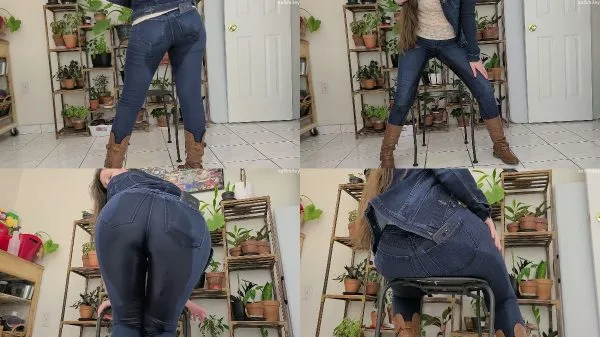XXSmiley – Pee In Jeans 4 Times